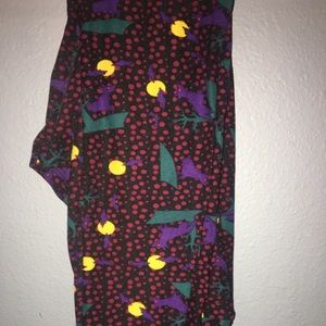 Lularoe os one size wolf bat Halloween leggings